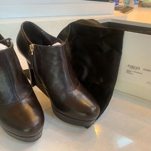 Yves Saint laurent Gisele Bootie - Sz 37.5